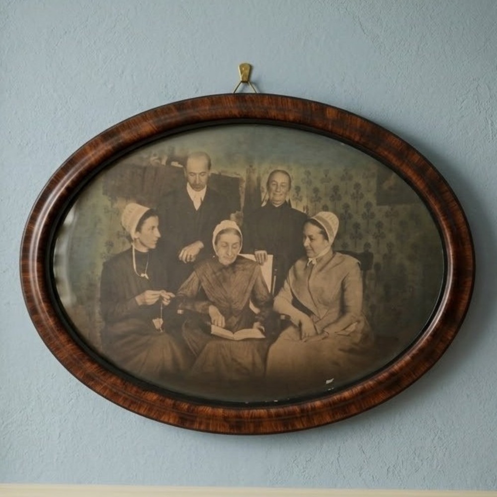 Antique Oval Convex Bubble Glass/Acrylic Portrait Faux Bois Tiger Stripe Frame